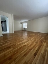 Building Photo - 7 Country Village Ct