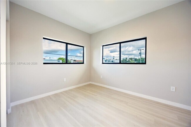 Foto del edificio - 630 NE 166th St