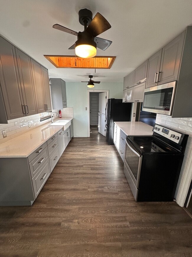 Building Photo - 1325 S Utica St