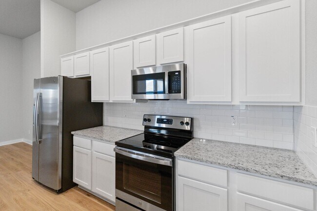 Foto del edificio - 243-247 Nespral Dr