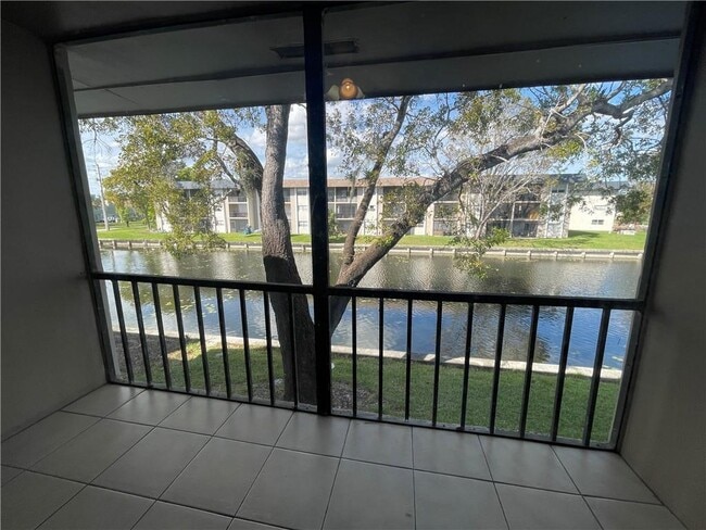 Building Photo - 8051 Colony Cir S