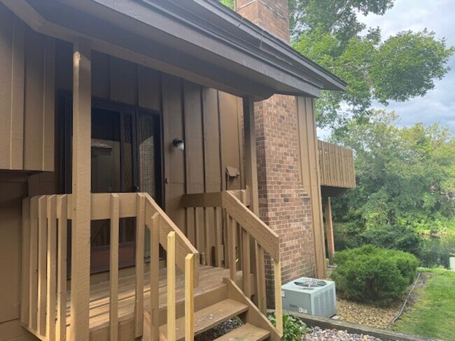 Building Photo - Updated 3 bed overlooking Pond. Available ...