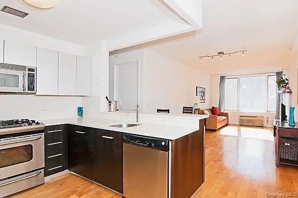 Foto del edificio - 13-11 Jackson Ave