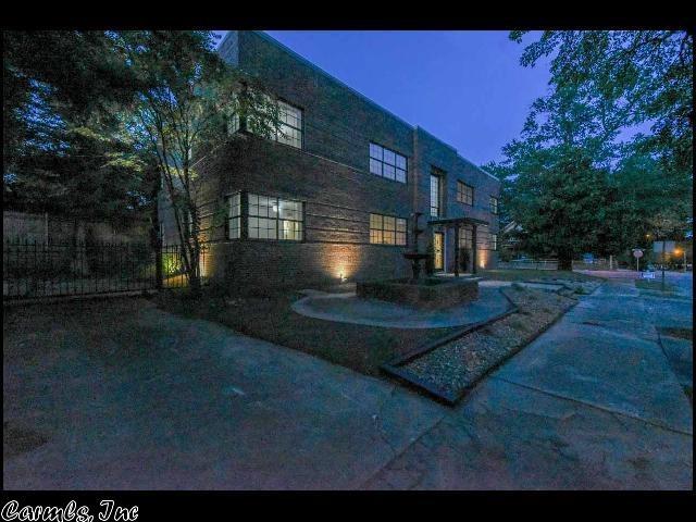 Foto del edificio - 1520 Broadway St