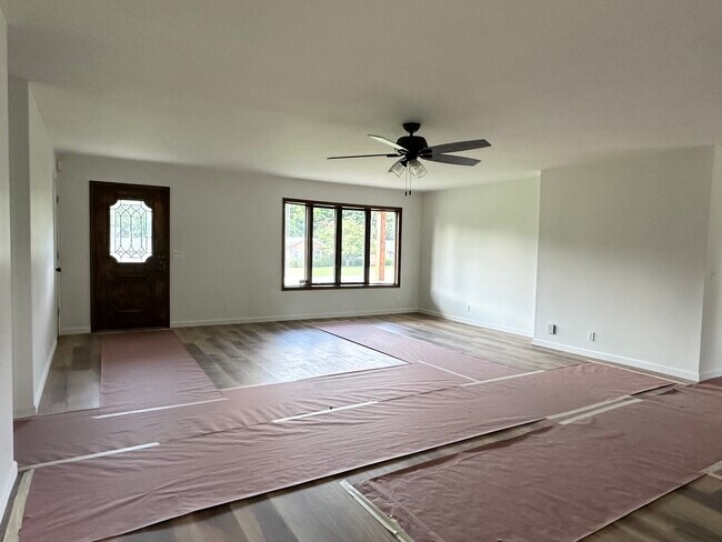 Building Photo - 2397 Braxton Bragg Dr