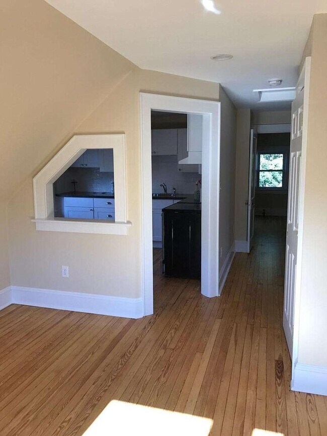 Building Photo - 166 Summit Ave