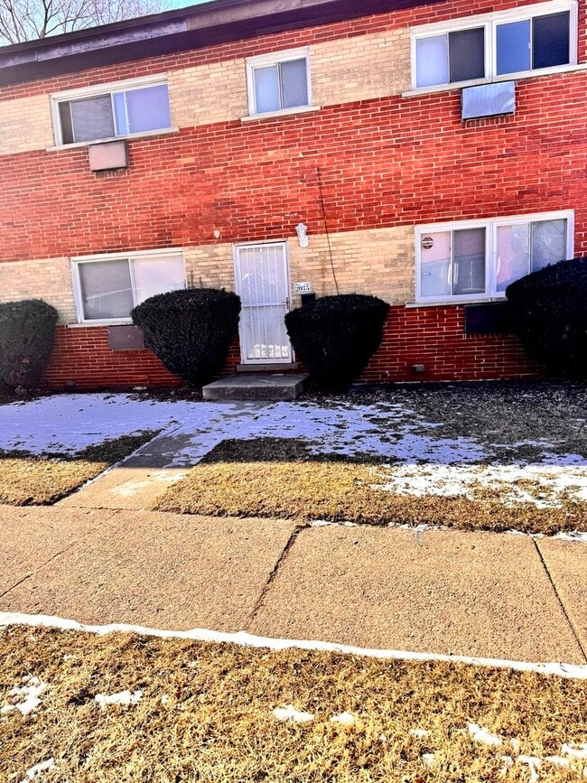 Building Photo - 2035 171st St