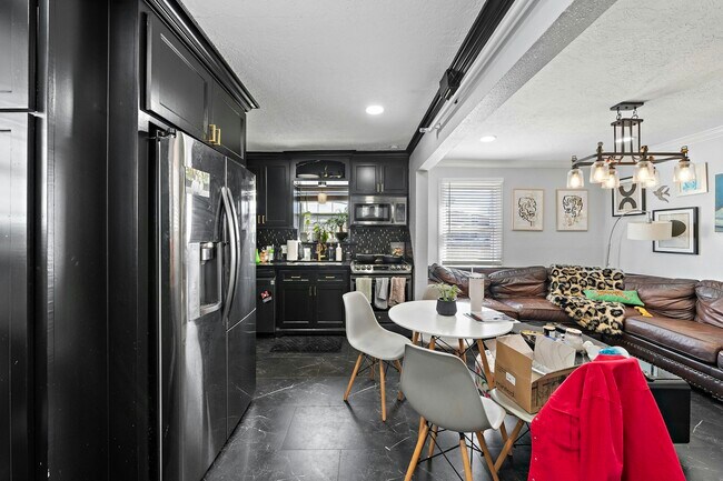 Foto del edificio - 609 Sealy Ave