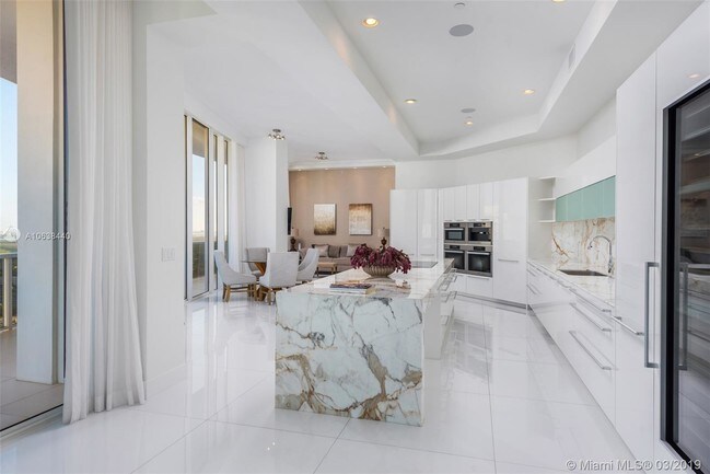 Foto del edificio - 4100 Island Blvd