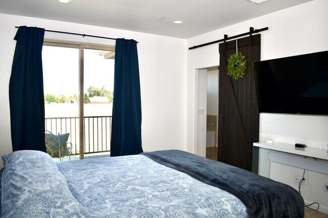 Foto del edificio - Stunning 3-Bedroom, 2.5-Bathroom Home for Rent Near Clovis East