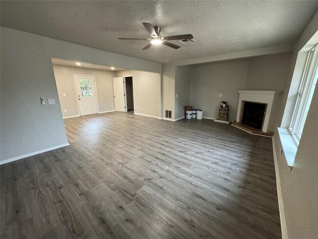 Building Photo - 14820 W Funston Dr