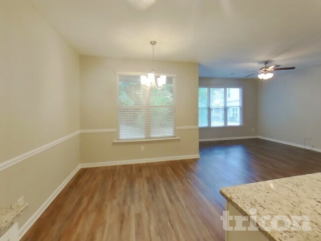 Building Photo - 2300 Shady Dr