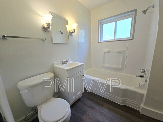 Foto del edificio - 830 S Harris Ave