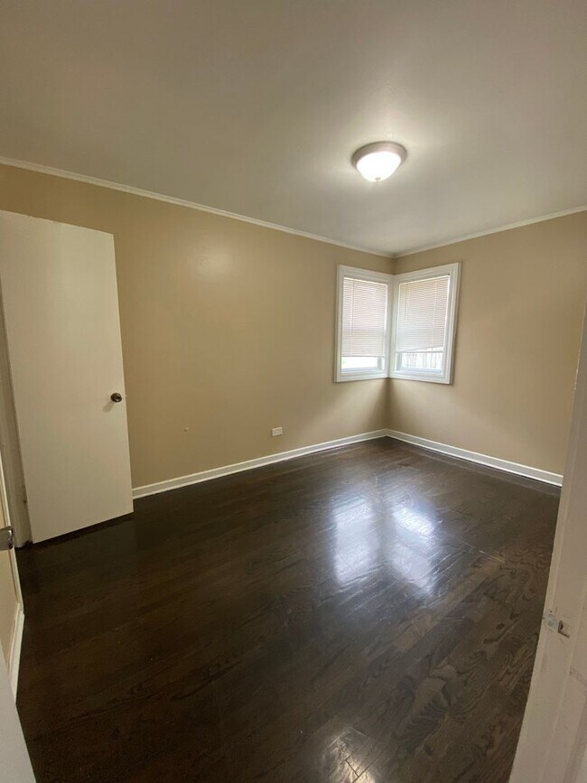 Foto del edificio - Beautiful House Available NOW $1500.00