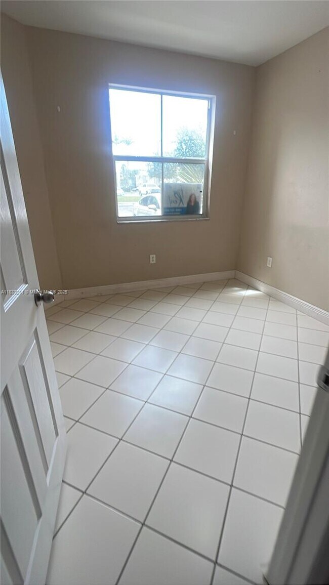 Foto del edificio - 2551 SE 16th Terrace