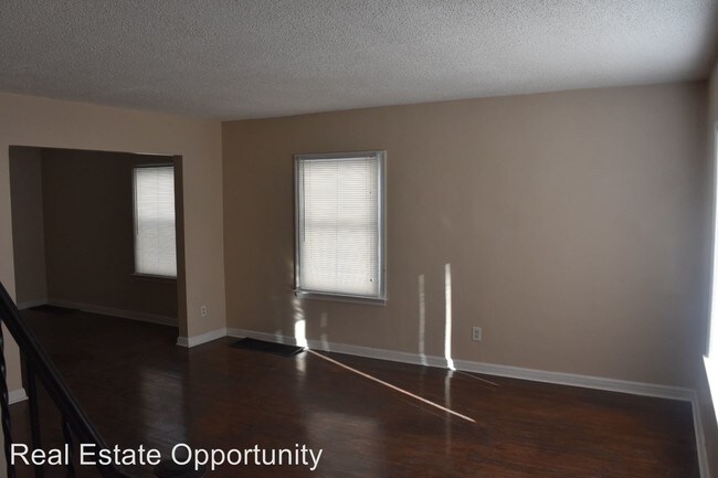 Building Photo - 2864 Ruhl Ave