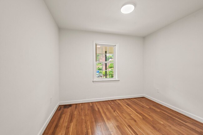 Foto del edificio - 1640 W Northwest Blvd