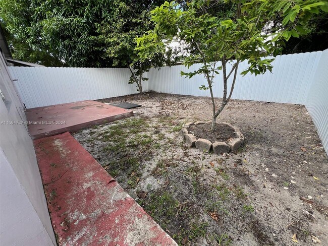 Building Photo - 1365 W 63rd St