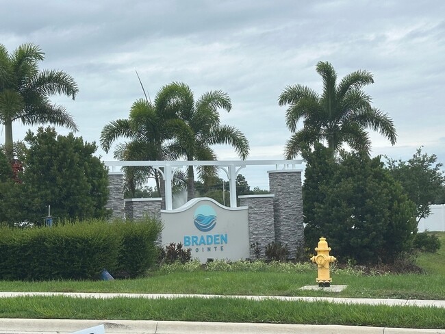Building Photo - 3915 Goldheart Blvd