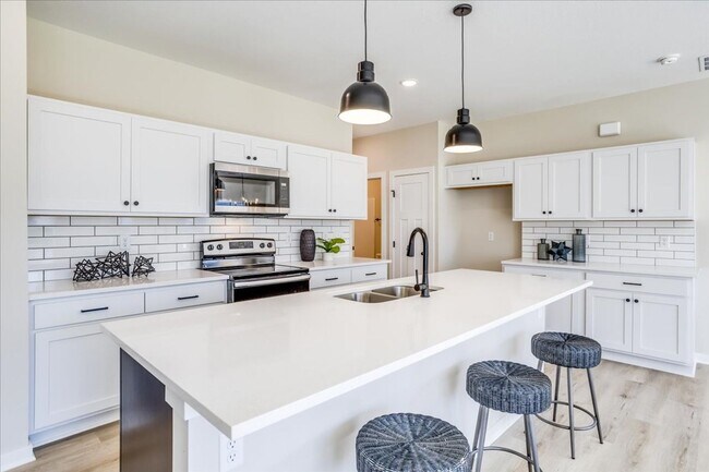 Building Photo - Pineway Maggie Plan