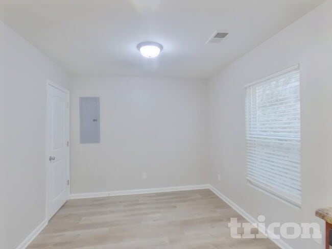 Building Photo - 155 Tybo Dr