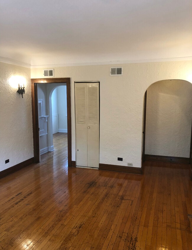 Building Photo - 21st Street