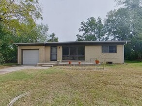 Building Photo - 2924 N Vassar Ave