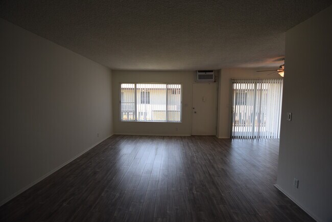 Building Photo - Woodman Court Apartments