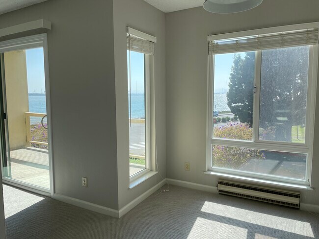 Dining area - 2 Admiral Dr
