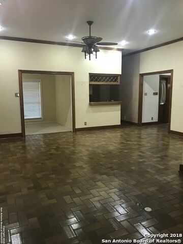 Building Photo - 302 BLUFFCOVE