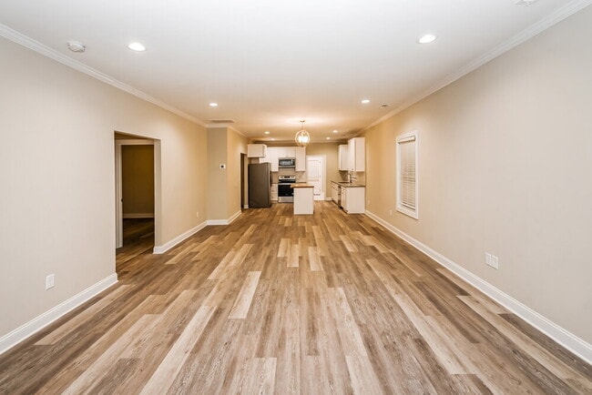 Building Photo - 2118 Ravendale St