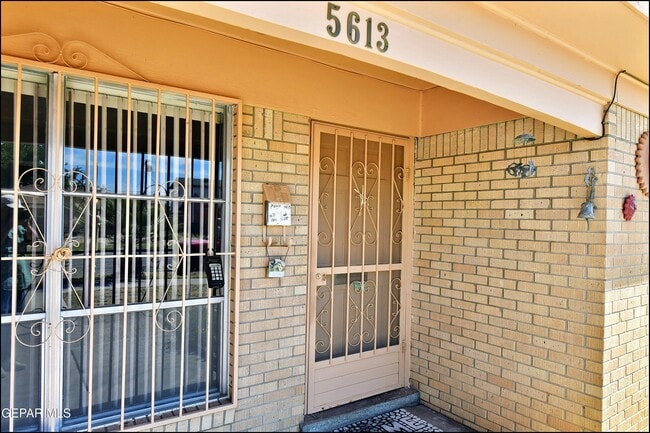 Building Photo - 5613 Creston Ave