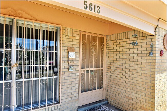 Foto del edificio - 5613 Creston Ave