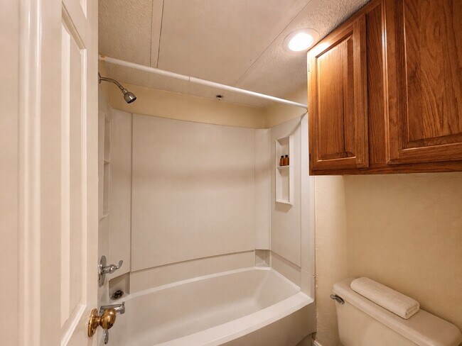 Building Photo - 1311 Antoine Dr