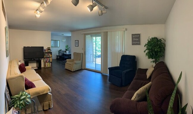 Building Photo - 120 Groton Dr
