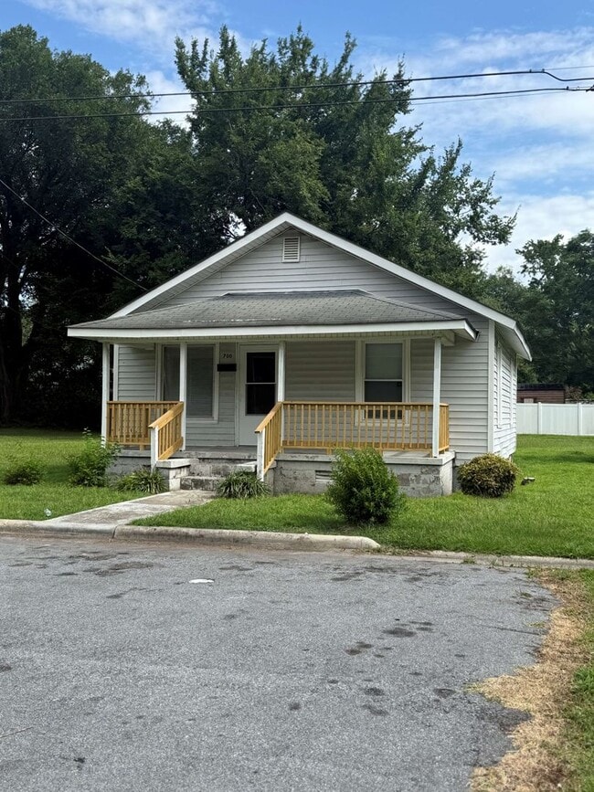 Building Photo - 700 Douglas Ave