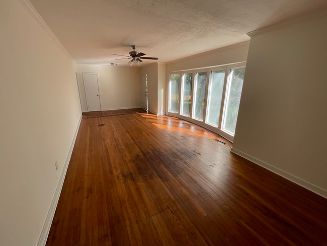 Building Photo - 3147 Shirley Dr