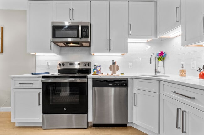 Building Photo - 1060 Main St