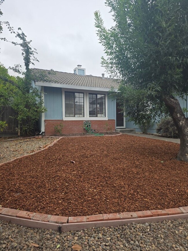 Building Photo - 1145 Daniel Dr