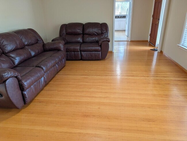 Building Photo - 2112 Rockhurst Ct