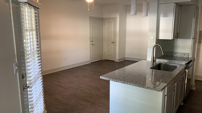 Foto del edificio - 5911 Waterford Bluff Ln