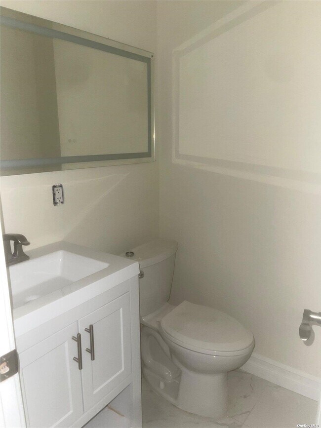 Foto del edificio - 67-01 64th Pl