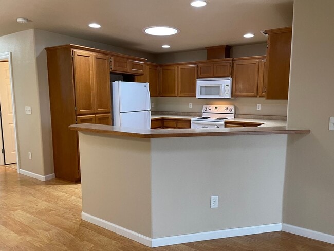 Building Photo - Very Nice 2 Bedroom 2 Bathroom Condo 55 Pl...