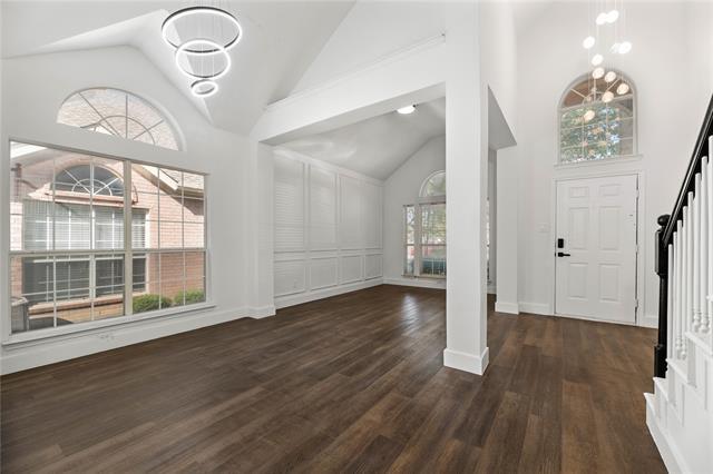 Foto del edificio - 804 Wooded Creek Ln