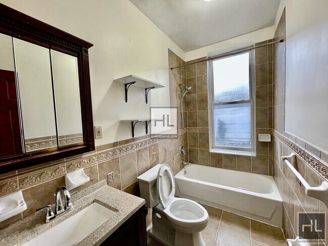 Building Photo - 477 WILLOUGHBY AVENUE 2