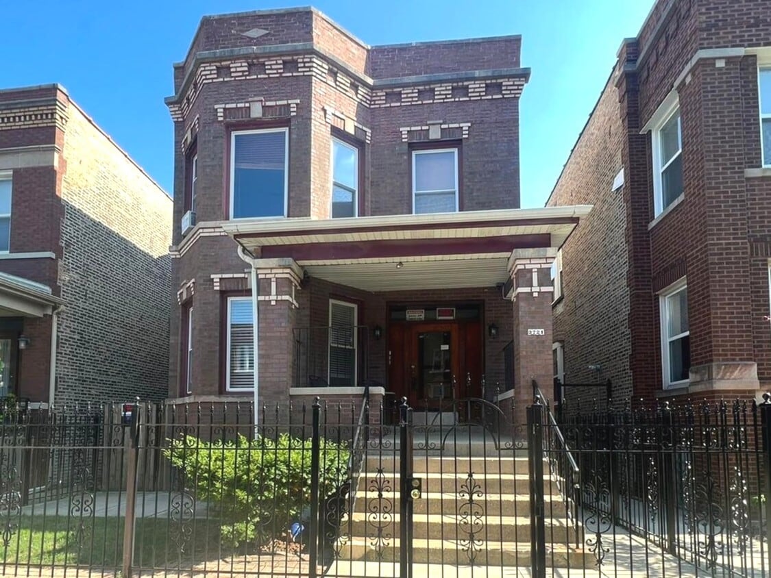 Primary Photo - 3721 W Belden Ave