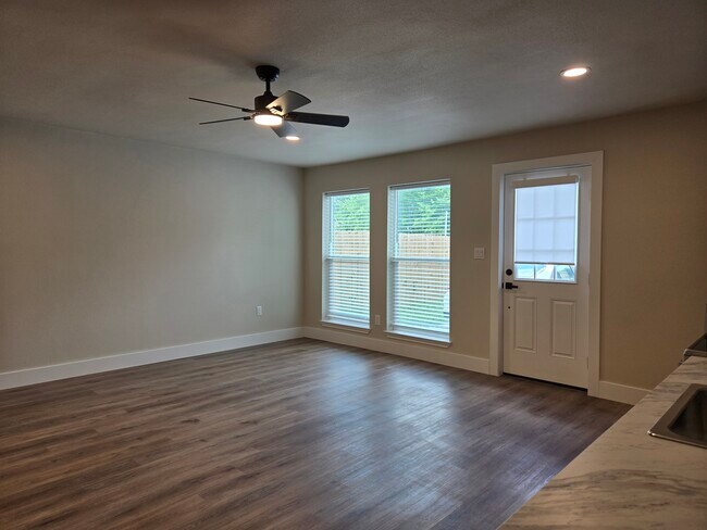 Building Photo - 4411 Dovewood Dr