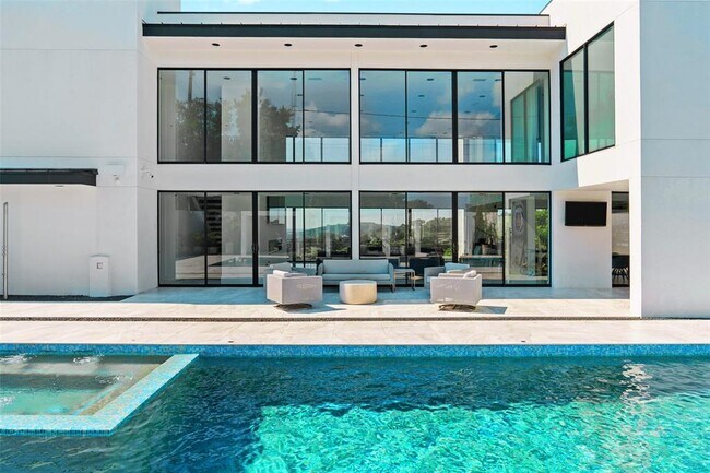 Foto del edificio - 1501 Ridgecrest Dr