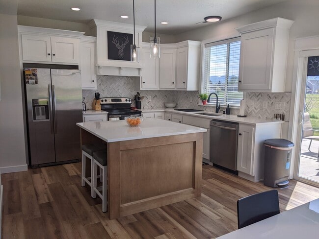 Building Photo - 497 S 750 E