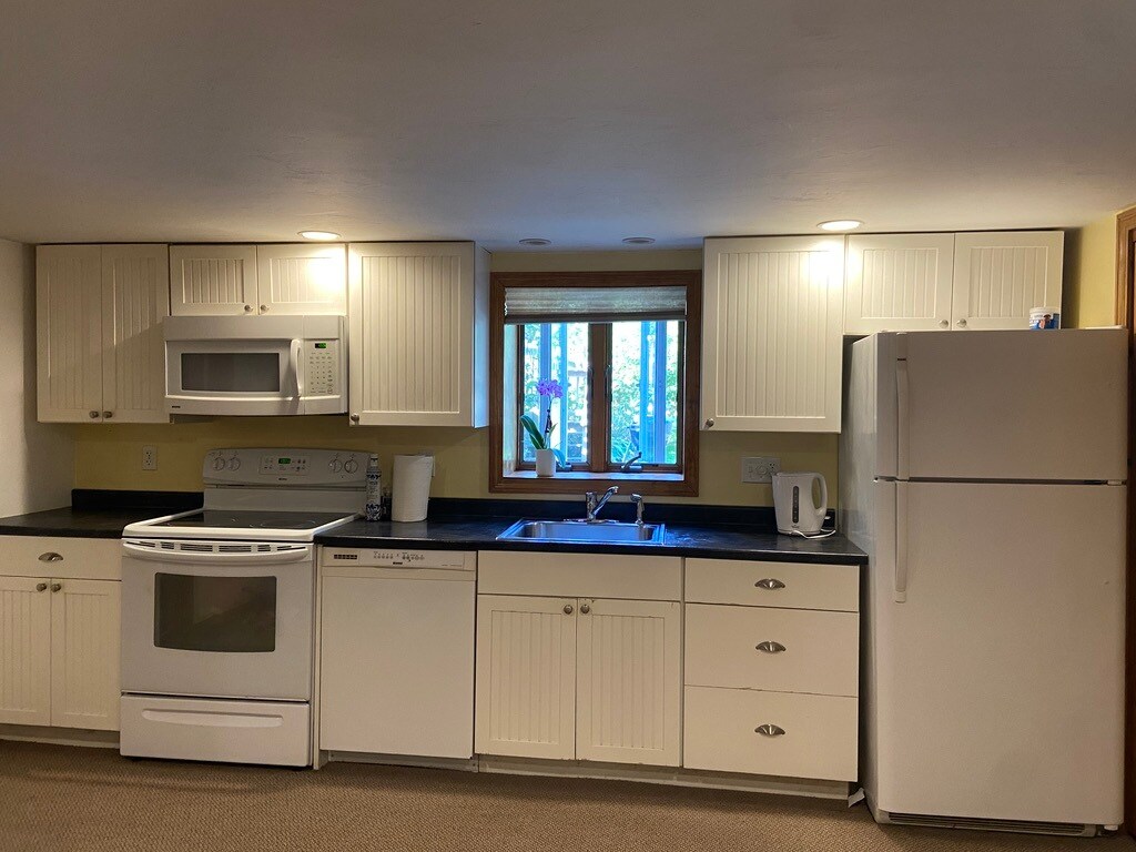 Foto principal - 763 W Yarmouth Rd